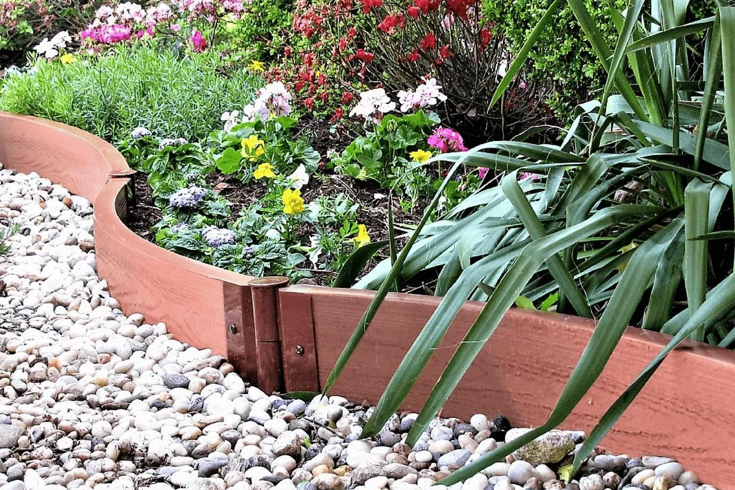 Curved Landscape Edging Kit With 2" Boards 4 Curved Landscape Edging Kit With 2" Boards - Image 2